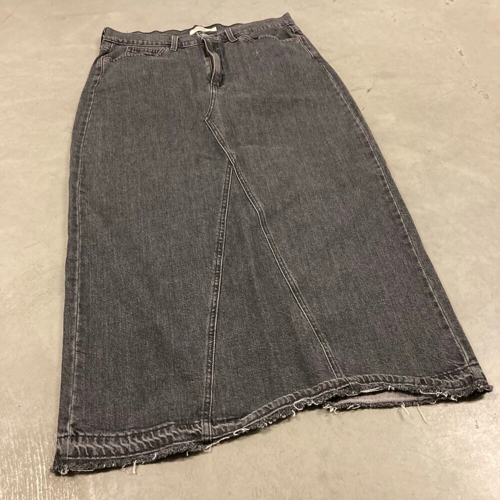 Y2K black faded Levi’s denim maxi skirt 31’ waist